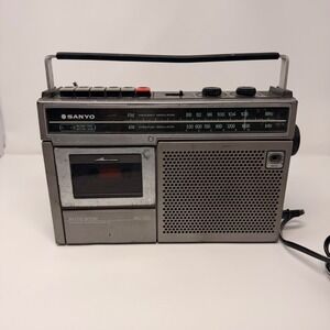 Retro Style: Vintage Sanyo M2422H Portable Cassette Recorder & AM/FM  - Working!